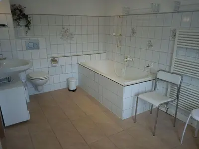 Ein Badezimmer in der Unterkunft Apartment Wohnung in Hänichen mit Garten by Interhome