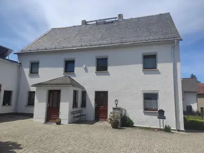 Das Gebäude in dem sich die Ferienwohnung befindet