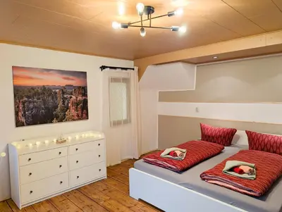 Ein Bett oder Betten in einem Zimmer der Unterkunft HW13-Urlaubsmagie - für bis zu 10P - Gemeinschaftsgarten mit Sauna & Pool