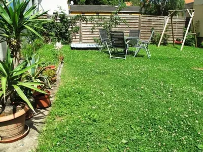 Ein Garten an der Unterkunft Apartment Blaues Haus by Interhome