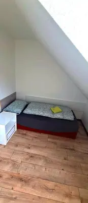 Ein Bett oder Betten in einem Zimmer der Unterkunft Grüna Monteurwohnungen