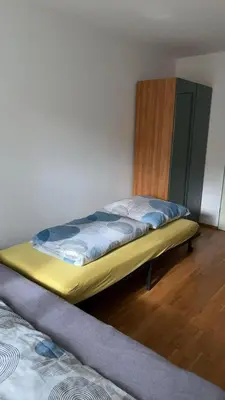 Ein Bett oder Betten in einem Zimmer der Unterkunft Gut gelegene Ferienwohnung in Dresden Neustadt