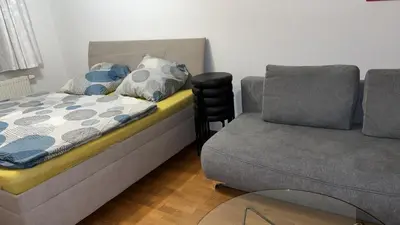 Ein Bett oder Betten in einem Zimmer der Unterkunft Gut gelegene Ferienwohnung in Dresden Neustadt