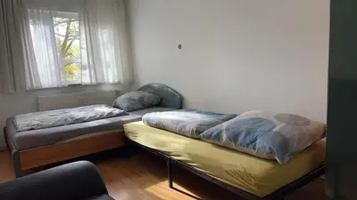 Ein Bett oder Betten in einem Zimmer der Unterkunft Gut gelegene Ferienwohnung in Dresden Neustadt