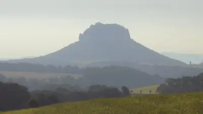 Ein allgemeiner Bergblick oder ein Berglick von der Ferienwohnung aus