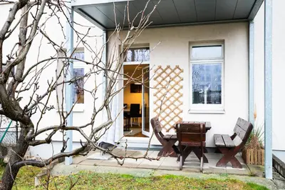 Das Gebäude in dem sich die Ferienwohnung befindet