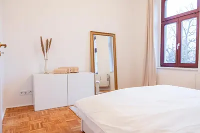 Ein Bett oder Betten in einem Zimmer der Unterkunft Helle, ruhige Wohnung in Dresden mit sehr guter Anbindung und Balkon