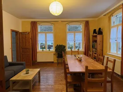 Ein Sitzbereich in der Unterkunft Ferienwohnung Pfaffenstein in der alten Försterei