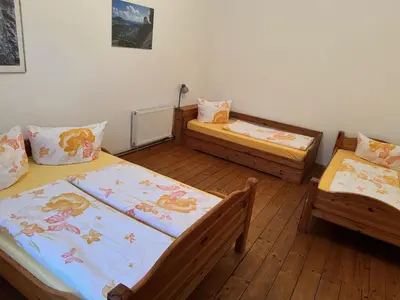 Ein Bett oder Betten in einem Zimmer der Unterkunft Ferienwohnung Pfaffenstein in der alten Försterei