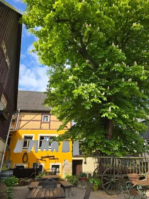 Das Gebäude in dem sich der Campingplatz befindet