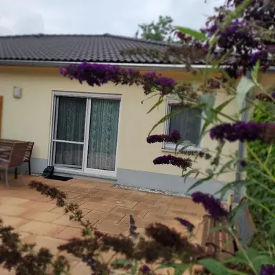 Ein Garten an der Unterkunft Ferienwohnung Weber