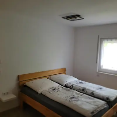 Ein Bett oder Betten in einem Zimmer der Unterkunft Ferienwohnung Weber