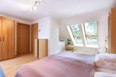 Ein Bett oder Betten in einem Zimmer der Unterkunft Gemütliches Ferienapartment im Zschonergrund