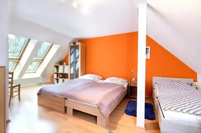 Ein Bett oder Betten in einem Zimmer der Unterkunft Gemütliches Ferienapartment im Zschonergrund
