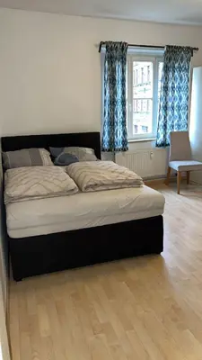 Ein Bett oder Betten in einem Zimmer der Unterkunft Fabelhafte Ferienwohnung in Dresden Neustadt