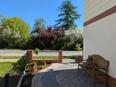Ein Garten an der Unterkunft Weißes Nest
