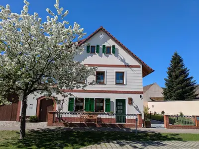 Das Gebäude in dem sich die Ferienwohnung befindet