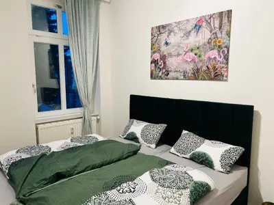 Ein Bett oder Betten in einem Zimmer der Unterkunft Moderne Ferienwohnung im Stadtzentrum - ClaraNest