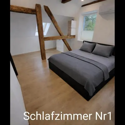 Ein Bett oder Betten in einem Zimmer der Unterkunft Ferienwohnung NR4 DG Klima