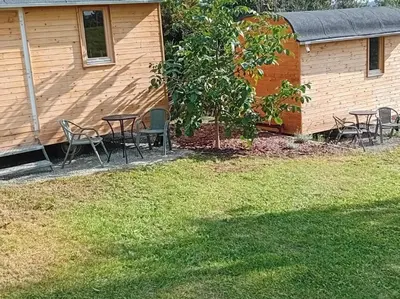 Ein Garten an der Unterkunft Schäferwagen Auenblick Nr 5