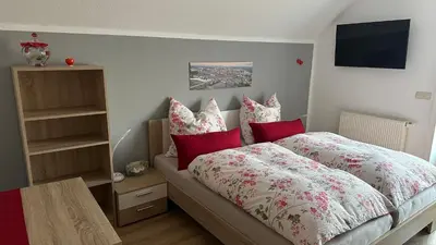 Ein Bett oder Betten in einem Zimmer der Unterkunft Ferienwohnung Berg und Kultur