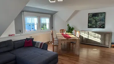 Ein Sitzbereich in der Unterkunft Ferienwohnung Berg und Kultur