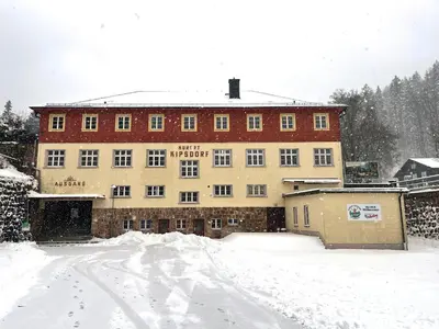 Waldhaus zur Kleinbahn im Winter