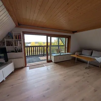 Wohnung am Wald in ruhiger Siedlung Panoramafenster zum höchsten Kunstwerk der Welt 5 Min zur Autobahn oder Zentrum