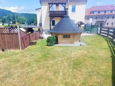 Ein Garten an der Unterkunft Apartment am Hofladen Hellendorf - Sächsische Schweiz by Interhome