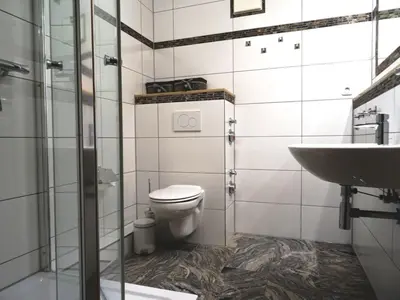 Ein Badezimmer in der Unterkunft Apartment Appartement in Lockwitz mit Garten by Interhome