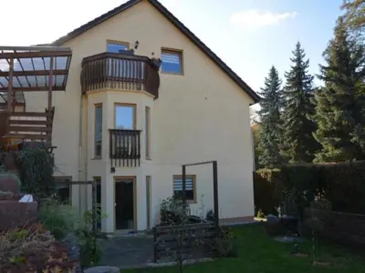Das Gebäude in dem sich die Ferienwohnung befindet