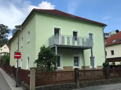 Das Gebäude in dem sich die Ferienwohnung befindet