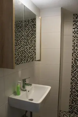 Ein Badezimmer in der Unterkunft Holiday Home Bungalow Schönblick am Elberadweg in Pirna by Interhome