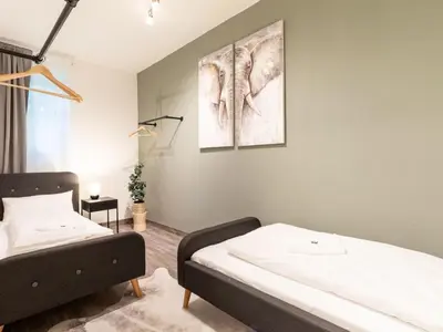 Ein Bett oder Betten in einem Zimmer der Unterkunft Apartment Familienfreundliche Stadt-Oase - 2 Schlafzimmer- 76qm- gratis Kaffee- und Teean by Interhome