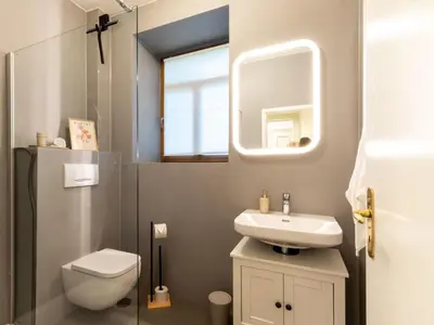 Ein Badezimmer in der Unterkunft Apartment Familienfreundliche Stadt-Oase - 2 Schlafzimmer- 76qm- gratis Kaffee- und Teean by Interhome