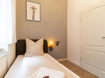 Ein Bett oder Betten in einem Zimmer der Unterkunft Apartment Große Wohnung in Zentrum mit Kleinem Garten by Interhome