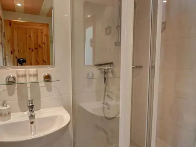 Ein Badezimmer in der Unterkunft Apartment Wohnung Lilienstein by Interhome