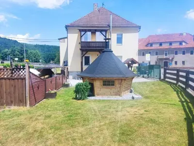 Das Gebäude in dem sich die Ferienwohnung befindet