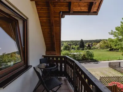 Ein Balkon oder eine Terrasse in der Unterkunft Apartment mit Parkplatz und Fahrradunterstellmöglichkeit mit Balkon nah am Wald by Interhome
