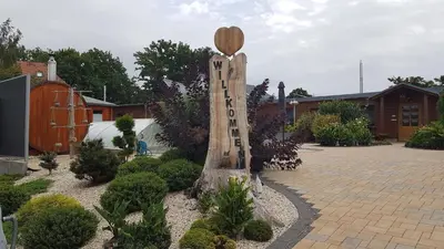 Ein Garten an der Unterkunft Ferienhäuser Radebeul 