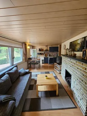 Ein Sitzbereich in der Unterkunft Ferienhaus am Urzeitpark Sebnitz