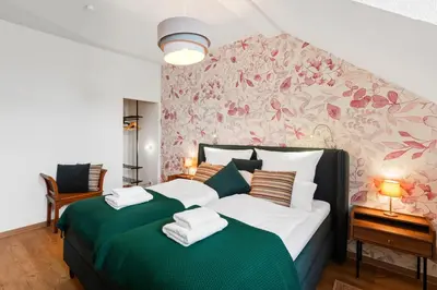 Ein Bett oder Betten in einem Zimmer der Unterkunft Nussknacker Suite - Ankommen & Wohlfühlen - viel Raum für 8 Gäste 3 Schlafzimmer Dachterrasse Freunde Familien 2 WC 120qm