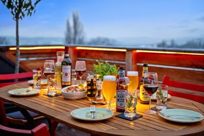 Getränke in der Unterkunft Nussknacker Suite - Ankommen & Wohlfühlen - viel Raum für 8 Gäste 3 Schlafzimmer Dachterrasse Freunde Familien 2 WC 120qm