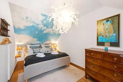 Ein Bett oder Betten in einem Zimmer der Unterkunft Nussknacker Suite - Ankommen & Wohlfühlen - viel Raum für 8 Gäste 3 Schlafzimmer Dachterrasse Freunde Familien 2 WC 120qm