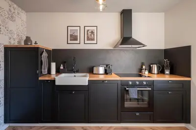 Küche/Küchenzeile in der Unterkunft Wild Western Apartment - Sauna, Balkon, Netflix, Nespresso, Messe