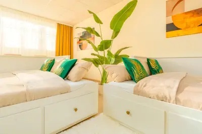 Ein Bett oder Betten in einem Zimmer der Unterkunft Bis 10 Personen - 106 qm Design-Apartment, Top Lage, mit Parkplatz