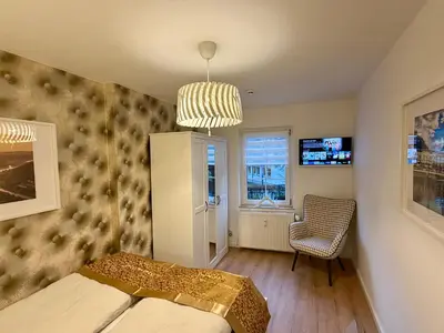 Ein Bett oder Betten in einem Zimmer der Unterkunft Ferienwohnung Kathy - Moderne, stilvolle Ferienwohnung mit Balkon, Sauna und kostenlosem Parkplatz im schönen Elbsandsteingebirge