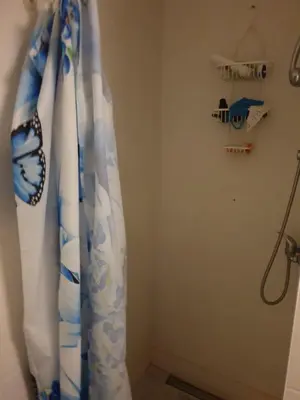 Ein Badezimmer in der Unterkunft sharing room in apartment
