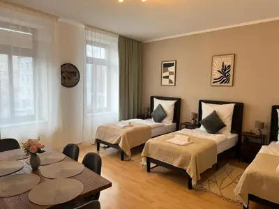 Ein Bett oder Betten in einem Zimmer der Unterkunft Arminos Large Group Apartment- 3 Zimmer & 2 WCs