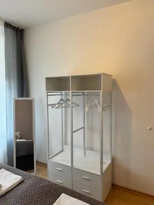 Ein Bett oder Betten in einem Zimmer der Unterkunft Arminos Large Group Apartment- 3 Zimmer & 2 WCs